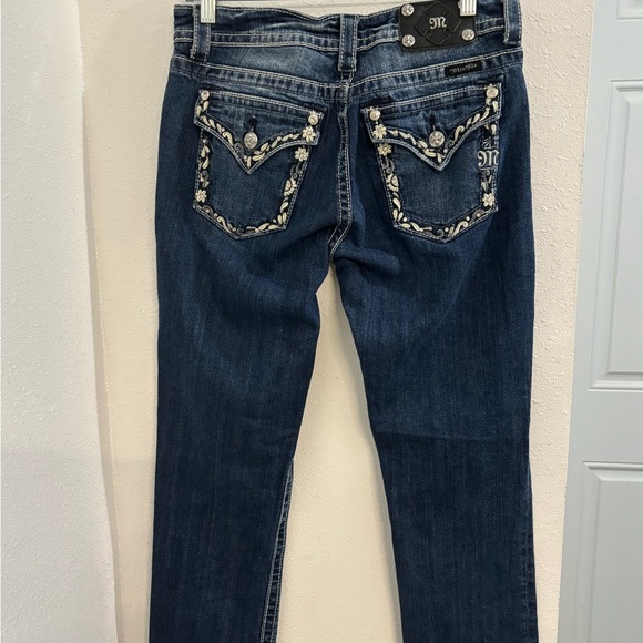 MISS ME Boyfriend Capri - Picture 2 of 12